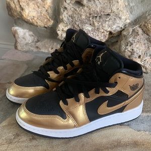 Air Jordan 1 Metallic Gold and Black RARE